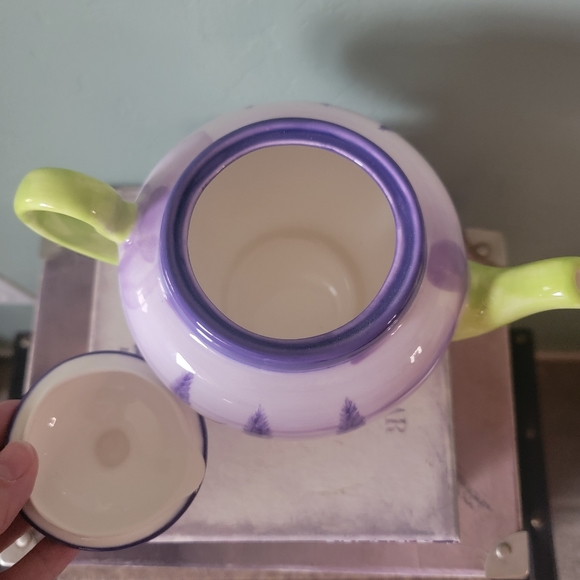 Ceramic teapot from New Zealand - Picture 2 of 5